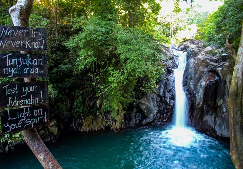 Aling,-,Aling,Waterfall.,With,The,Hight,Of,The,Watwrfall