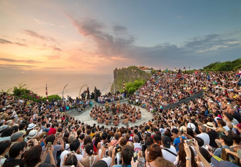 Bali,,Indonesia,-,September,19,,2016:,Tourists,Watch,Traditional,Balinese