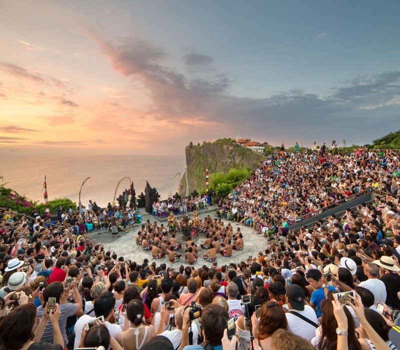 Bali,,Indonesia,-,September,19,,2016:,Tourists,Watch,Traditional,Balinese