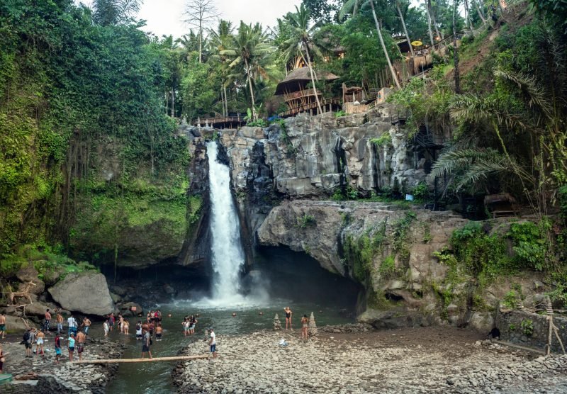Bali,,Indonesia,-,October,19,,2018:,Tourists,Swim,In,The
