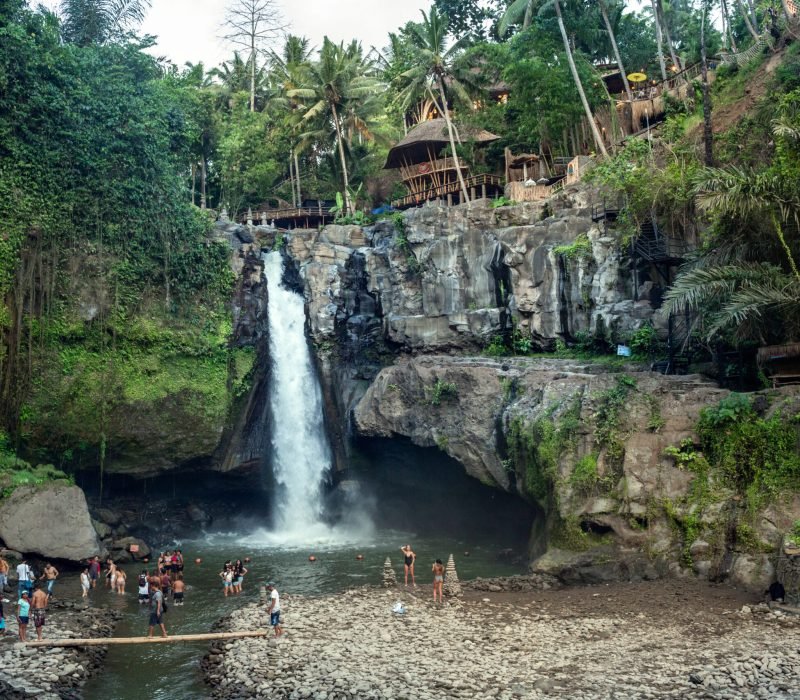 Bali,,Indonesia,-,October,19,,2018:,Tourists,Swim,In,The